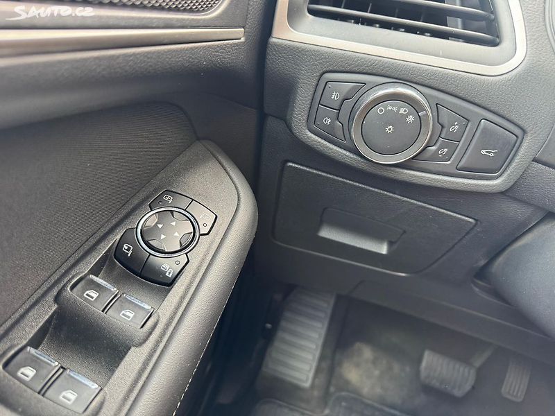 Ford S-MAX (2016) 2.0TDCi, 132kw Automat - fotka 14 z 19