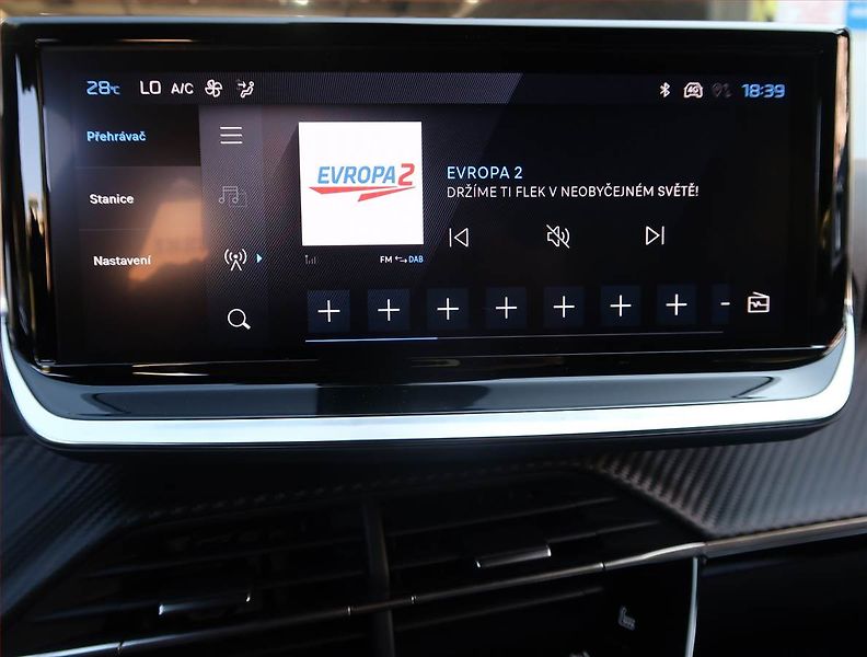 Peugeot 2008 (2024) Allure 1.2 PureTech - fotka 22 z 22