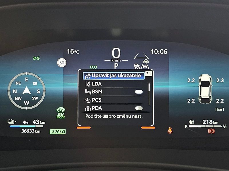 Toyota C-HR (2025) 2.0 164kW PHEV CVT Comfort PLU - fotka 16 z 29