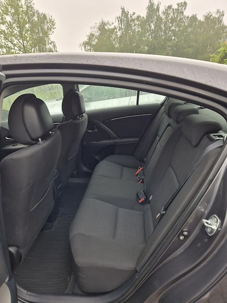 Toyota Avensis (2009) Toyota Avensis 2.0 D-4D 93 kW  - fotka 2 z 9