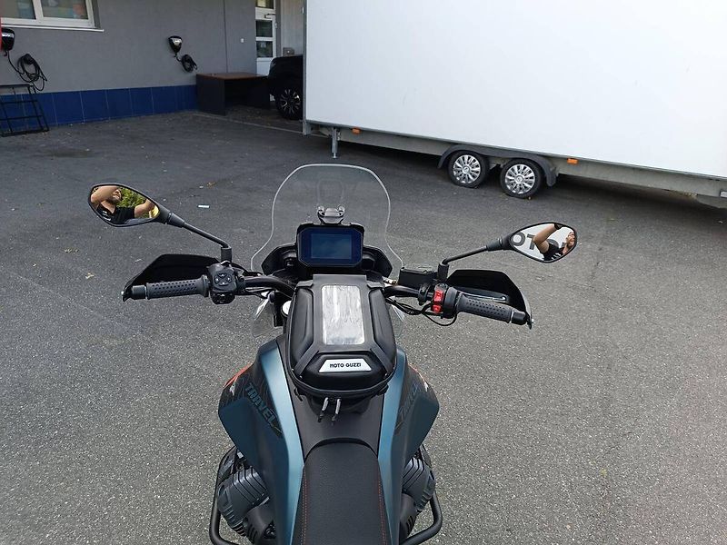 Moto Guzzi V 85 TT (2026) Travel Blu Zefiro - fotka 13 z 17