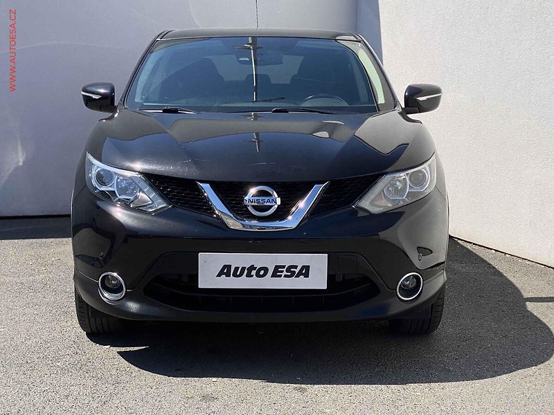 Nissan Qashqai (2014) 1.6 dCi, Acenta, navi, panor - fotka 2 z 16