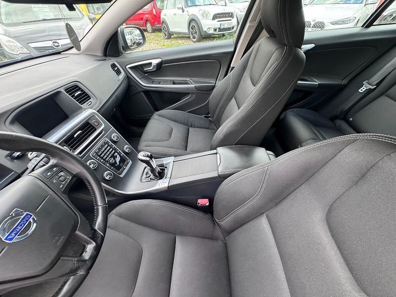 Volvo V60 (2016) D2 2,0D 88 KW TAŽNÉ - fotka 33 z 48
