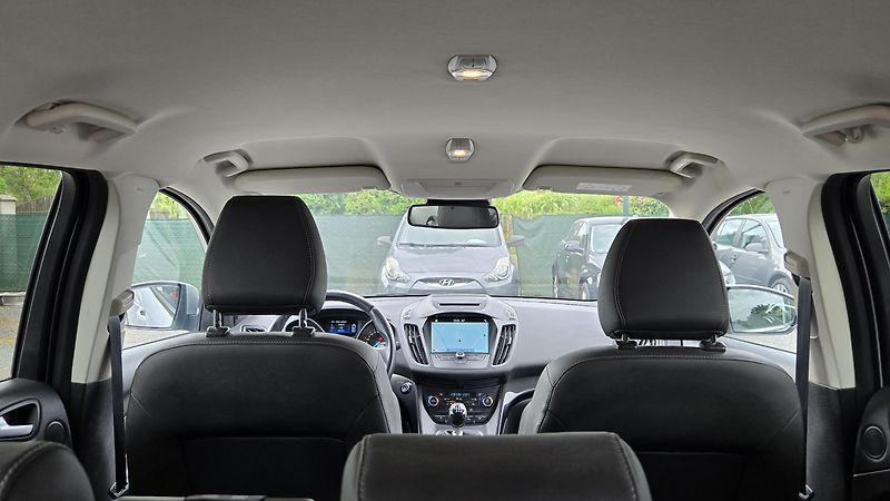 Ford Kuga 2.0TDCIi TITANIUM  110KW 1MAJ. - fotka 15 z 43