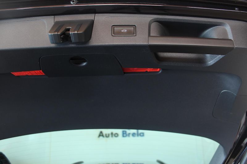 Volkswagen Passat (2021) 2.0TDI DSG Display LED - fotka 19 z 36