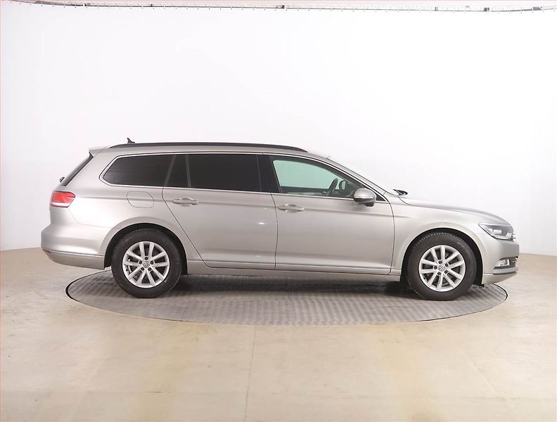 Volkswagen Passat (2015) 2.0 TDI, Automat, Serv.kniha - fotka 6 z 21
