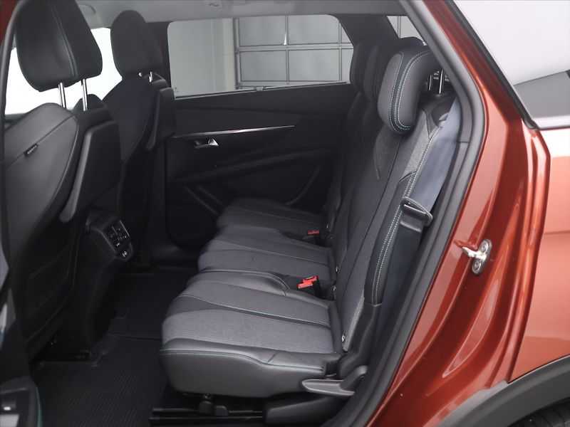 Peugeot 5008 1,5 HDI 130k Aut. Allure 7Míst - fotka 13 z 30