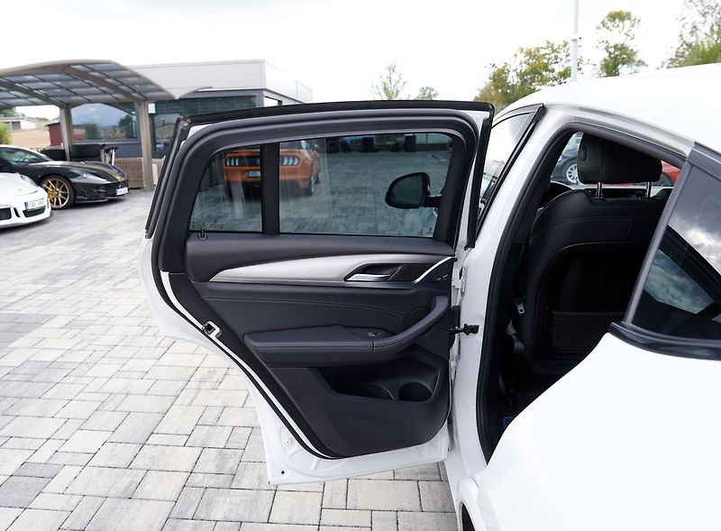 BMW X4 (2020) 2.0d xDrive Mpaket/190PS/ČR - fotka 17 z 46