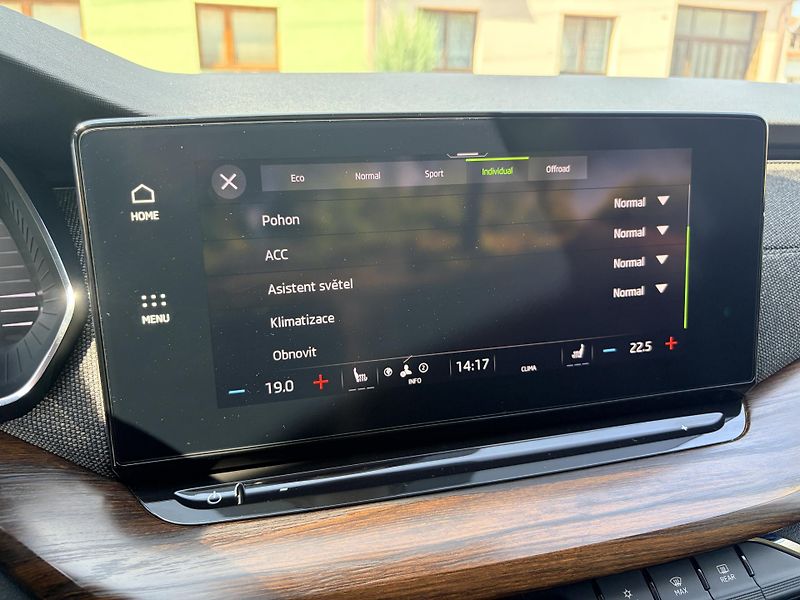 Škoda Octavia SCOUT 2.0 TDI DSG MATRIX - fotka 43 z 56
