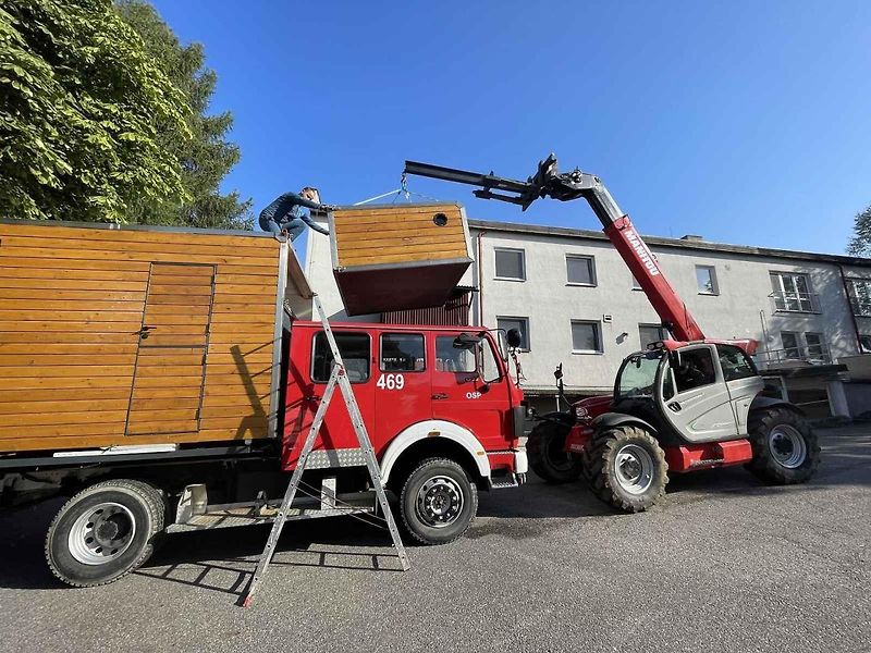 Zatímco většina lidí řeší hypotéky, dětské pokoje a kuchyňské linky, Matěj Straník zvolil jiný život.
