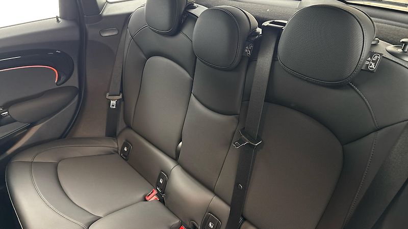 Mini Cooper S 2.0 AUT - fotka 16 z 23
