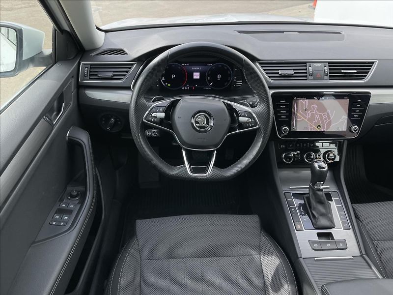Škoda Superb 2,0 TDI DSG Combi Style Extra - fotka 7 z 24