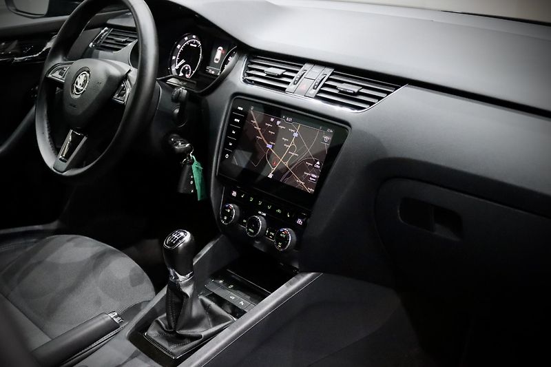 Škoda Octavia 3 FL Combi 1.4 TSI 110 kW - fotka 12 z 37