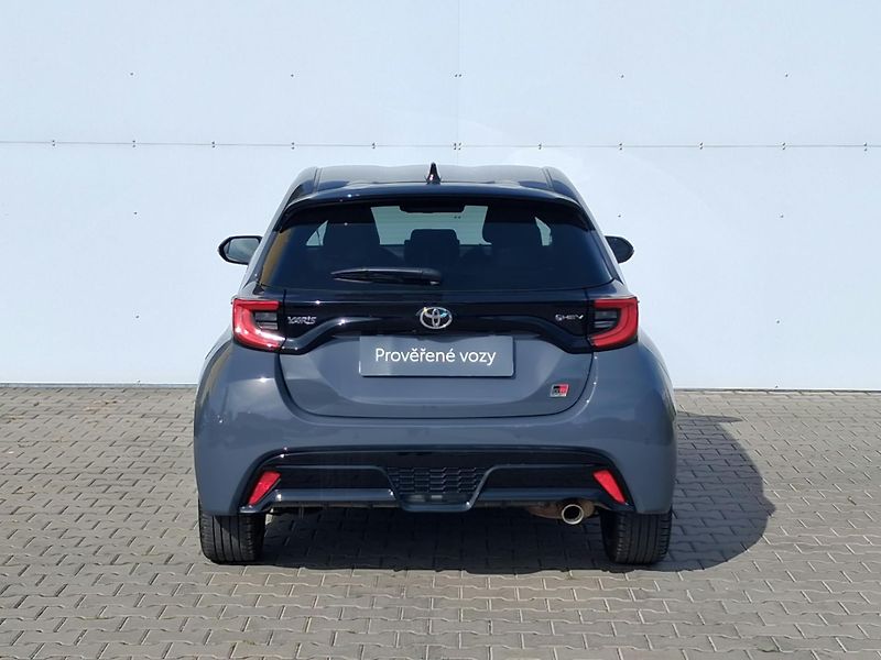Toyota Yaris 1.5 HSD e-CVT GR-Sport - fotka 9 z 24