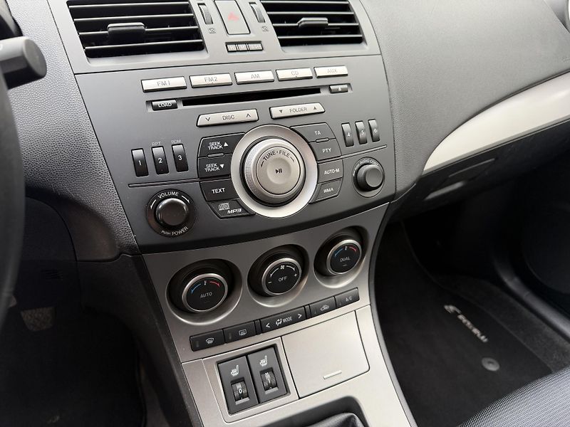 Mazda 3 1.6 90th Anniversary - fotka 24 z 26