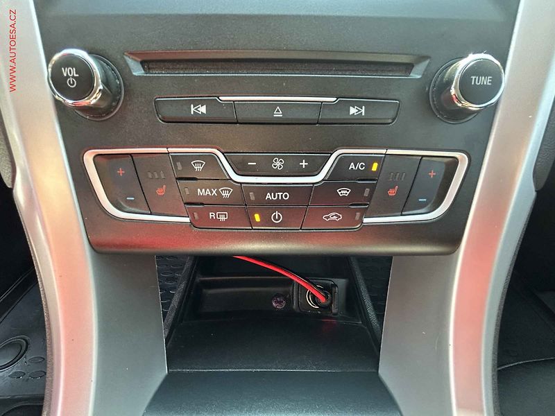 Ford Mondeo (2015) 1.5 TDCi, 2.maj,ČR, AC, navi - fotka 14 z 17