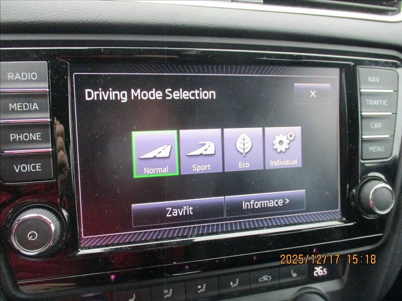 Škoda Octavia 2,0 TDI RS, DSG,serviska,navi, - fotka 15 z 42