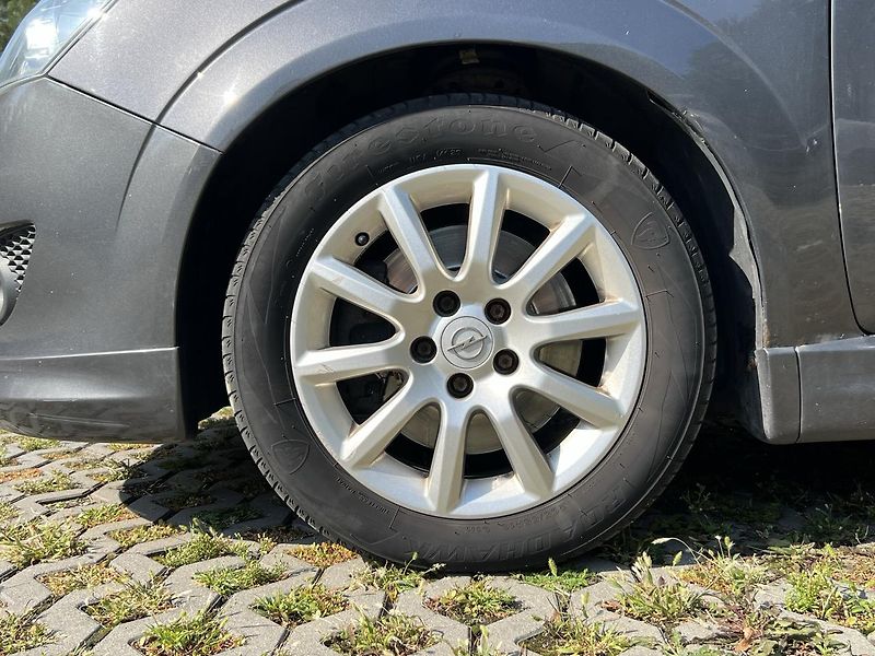 Opel Zafira (2012) - fotka 18 z 21