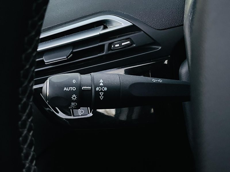 Citroën Grand C4 Picasso 2.0HDi MANUÁL 7MÍST KAMERY 360 - fotka 42 z 52
