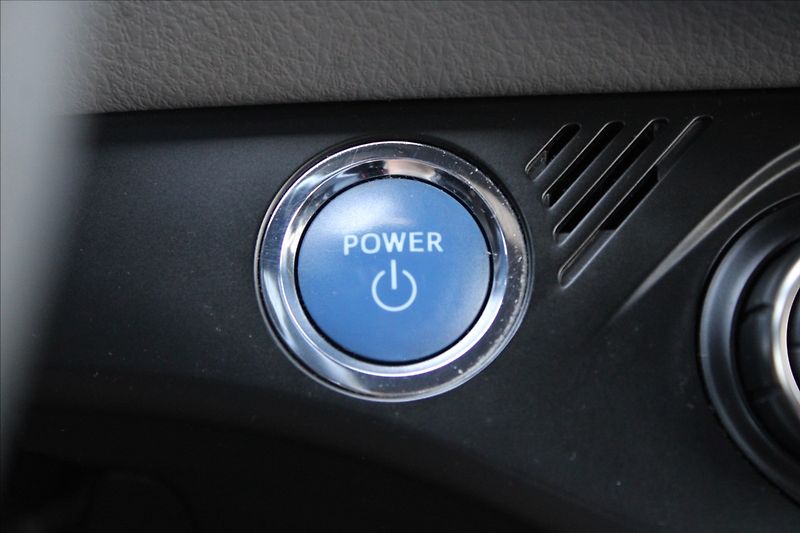 Toyota Yaris 1,5 HYBRID  ČR,A/T,SELECTION - fotka 21 z 31
