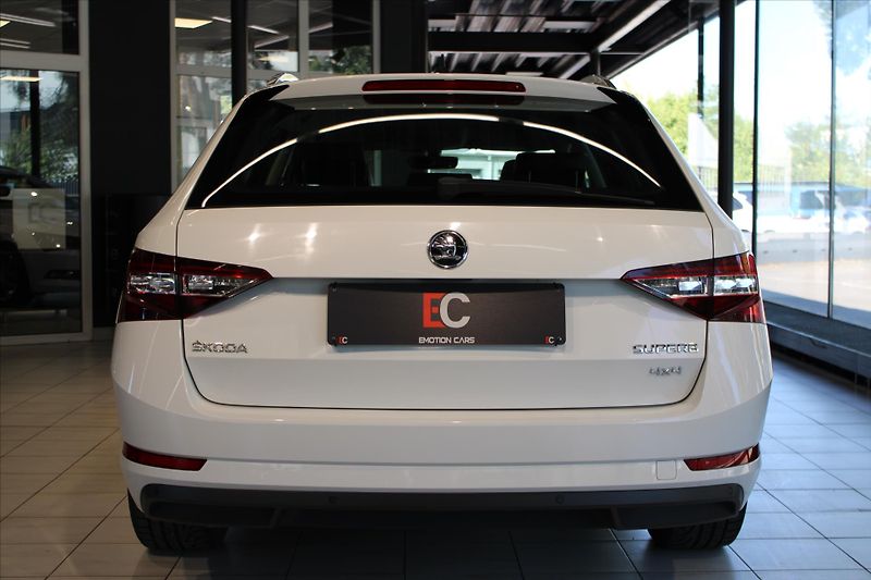 Škoda Superb TDi DSG 4x4 L&K ACC/Canton - fotka 5 z 31