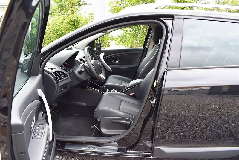 Renault Mégane 1,9 DCi BOSE,96KW,NAVI,PĚKNÝ - fotka 7 z 19