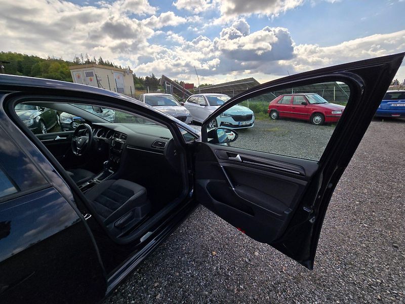 Volkswagen Golf (2015) 1.4 TGi Highline DSG - fotka 19 z 22