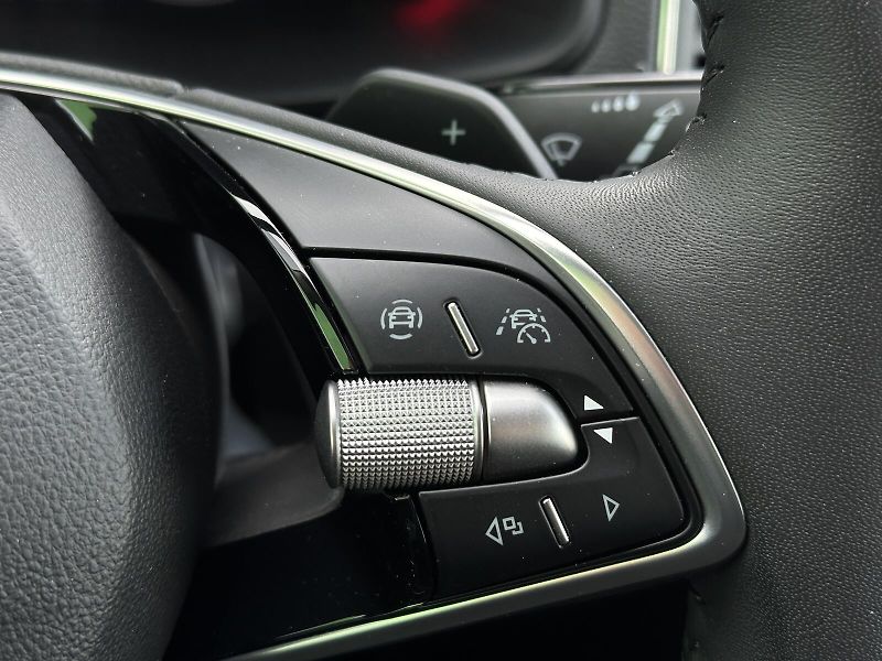 Škoda Karoq 2.0TDi 4x4 DSG 150PS TOP & Sel - fotka 22 z 49