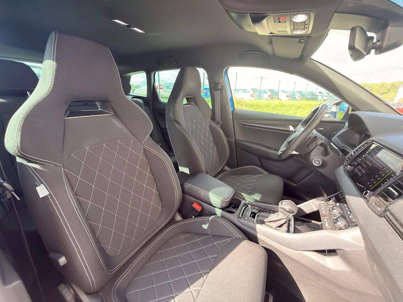 Škoda Karoq (2024) SPORTLINE TSI 1.5/110KW 7AP - fotka 34 z 38