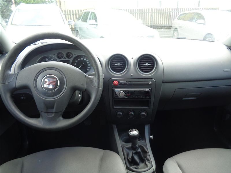 Seat Ibiza 1,4 16 V  první majitel - fotka 10 z 15