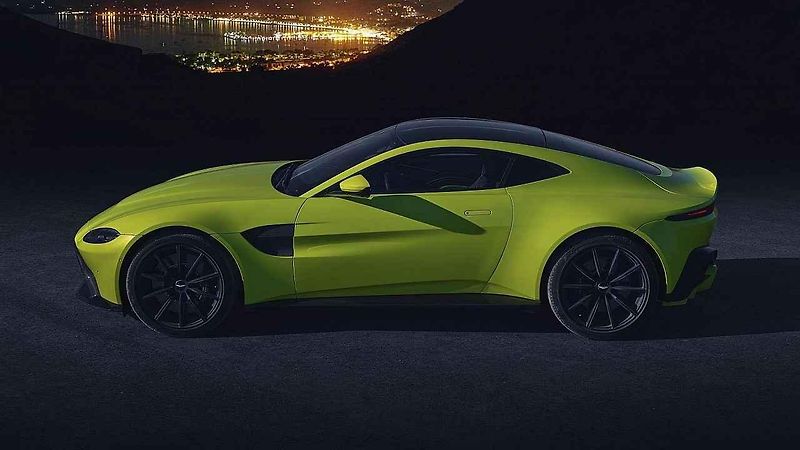 Aston Martin Vantage a DB10.