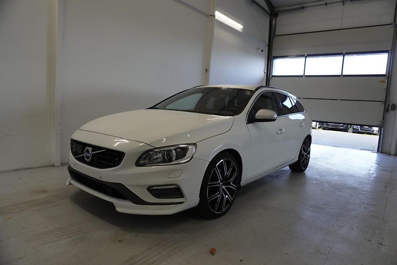 Volvo V60  2,0 T4 R-DESIGN AUTOMAT - fotka 1 z 33