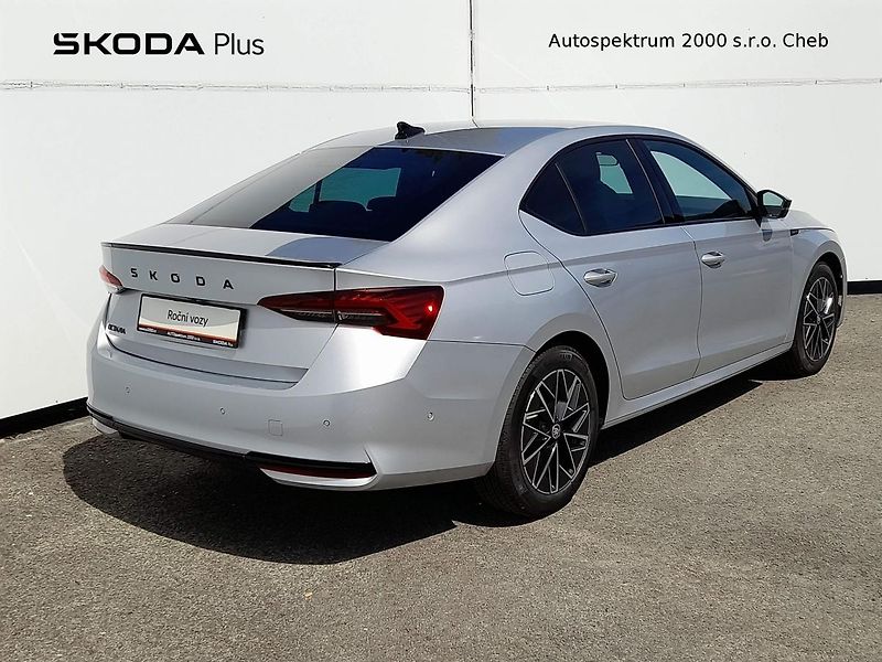 Škoda Octavia Sportline M-HEV 1.5 TSI 110kW - fotka 2 z 20