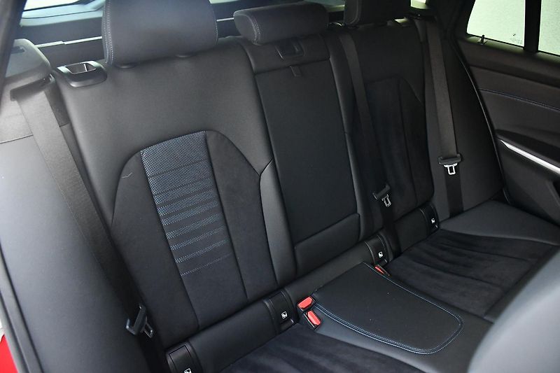 BMW Řada 3 320d xD M-SPORT ČR 3L-ZÁRUKA - fotka 24 z 51
