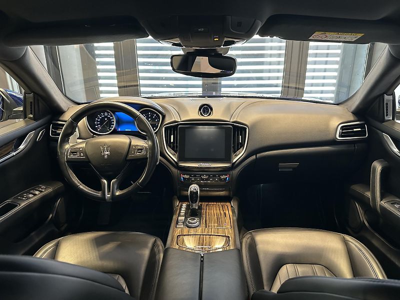 Maserati Ghibli (2018) SQ4 430HP - fotka 18 z 19