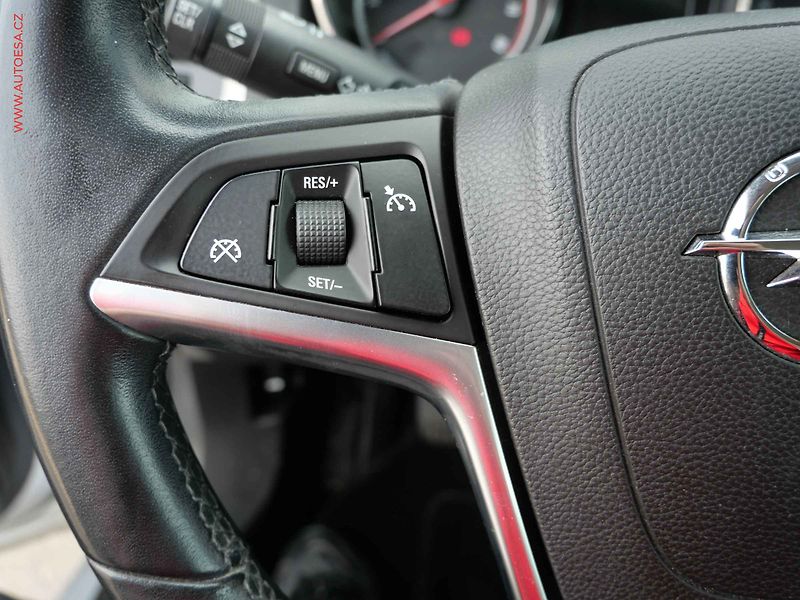 Opel Astra (2011) 1.4 i, AC, výhřev sed - fotka 12 z 19