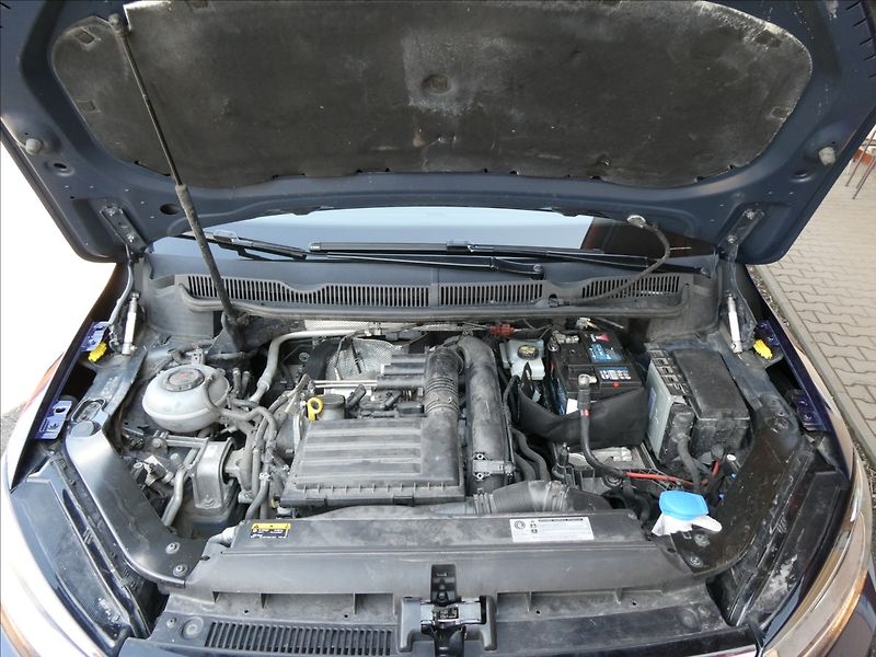 Volkswagen Touran 1,2 TSi 81kW 7.míst, NAVI - fotka 37 z 39