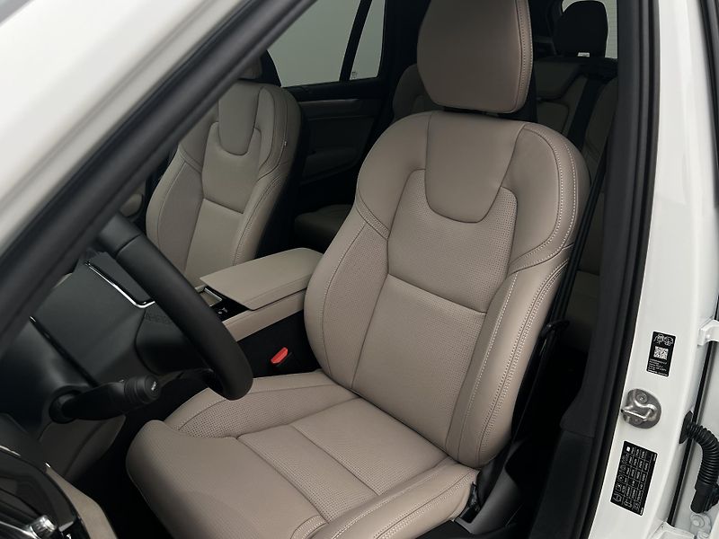 Volvo XC90 (2026) B5 AWD BRIGHT PLUS - fotka 21 z 42