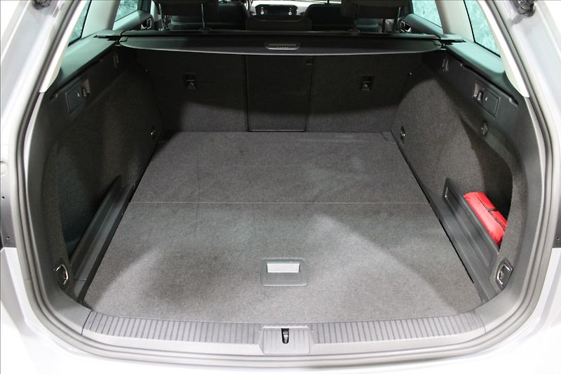 Volkswagen Passat 1,5 TSI DSG Business 1.maj. CZ - fotka 6 z 35