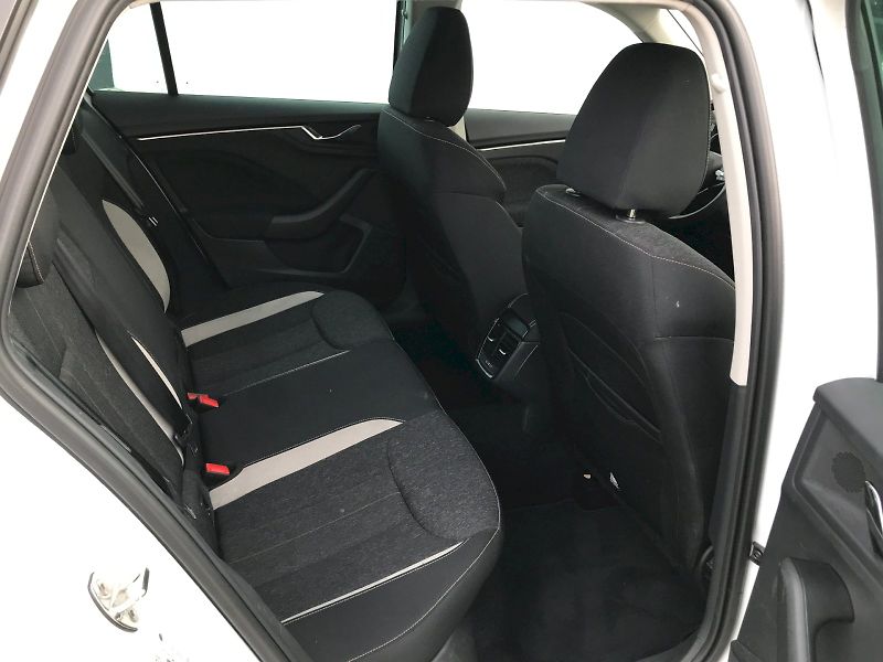 Škoda Kamiq (2025) SELEC TSI 85/1.0 A7F - fotka 13 z 26