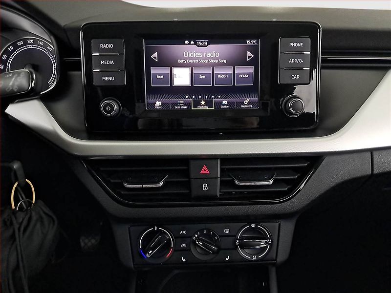 Škoda Scala (2020) 1.0 TSI, Tempomat - fotka 12 z 19