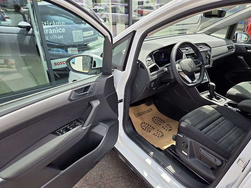 Volkswagen Touran (2026) 1.5 TSI DSG7 R-Line 7 míst - fotka 11 z 50