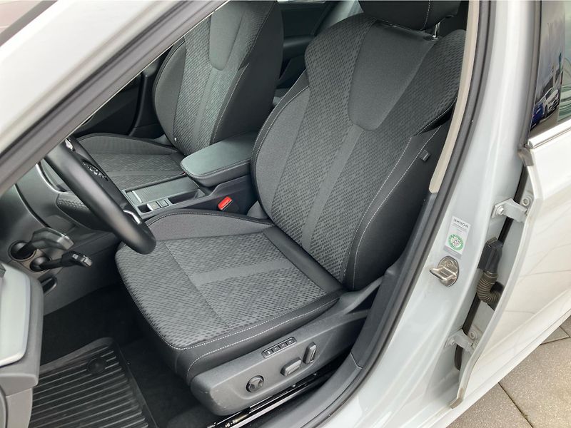 Škoda Octavia 2.0 TDI 110 kW STYLE - fotka 25 z 30