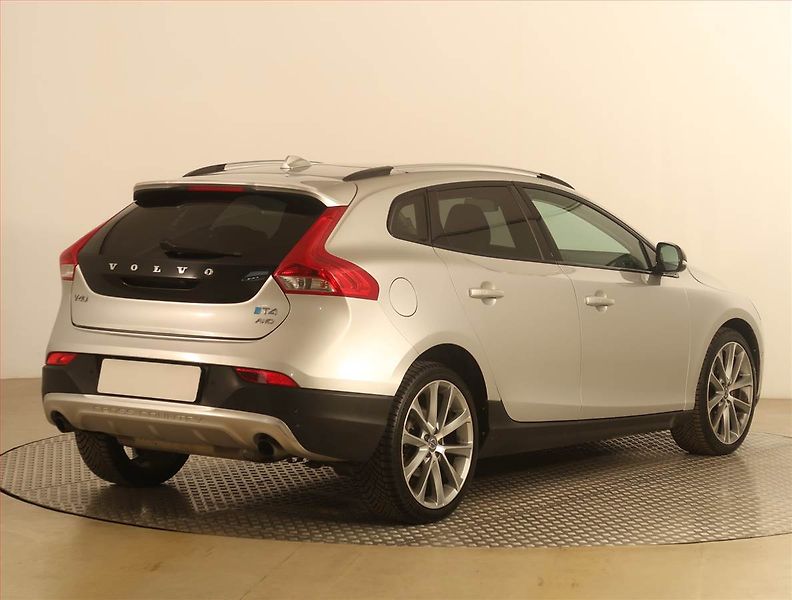Volvo V40 (2015) 2.0 T5, 4X4, Automat - fotka 5 z 19