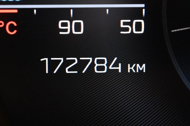 Peugeot 308 1,5 BlueHDI 96 kW ALLURE AT8 Z - fotka 17 z 31