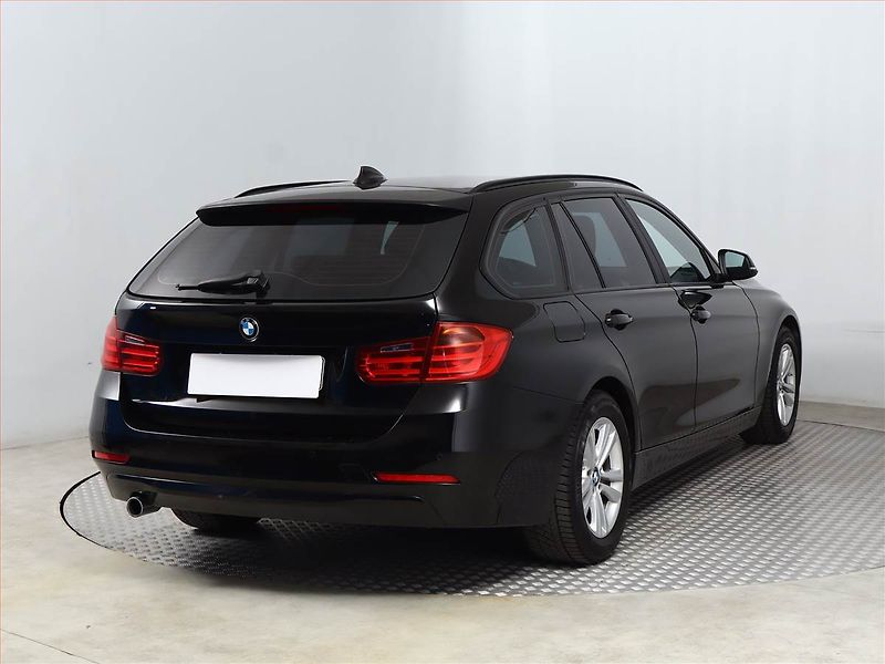 BMW Řada 3 (2013) 320 d, Automat, Navi, Tempomat - fotka 5 z 20