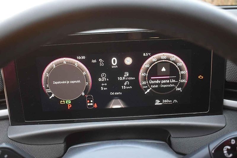 Volkswagen T-Roc je výborně jezdící menší rodinné SUV.