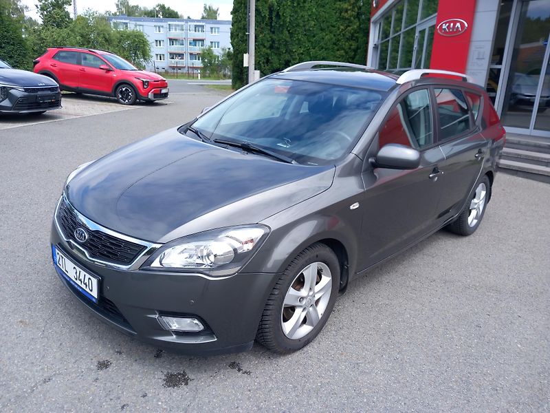 Kia Ceed SW (2011) 1,6 CRDi 6st. SPORT       - fotka 7 z 7