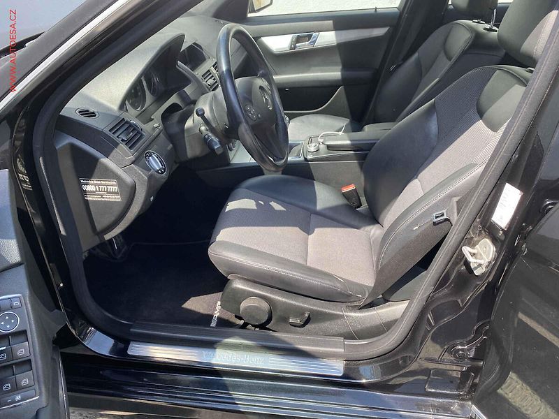 Mercedes-Benz Třídy C (2007) 3.0i 280, AC, temo, bixenon - fotka 8 z 16