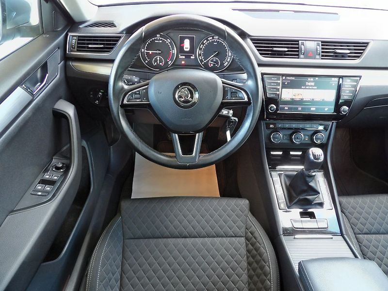 Škoda Superb 2.0TDI Style Serviska Tažné We - fotka 7 z 39